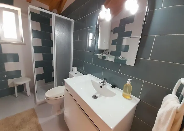 לינה וארוחת בוקר Rivers Nation Surf Camp אנטוגויה דה באלייה