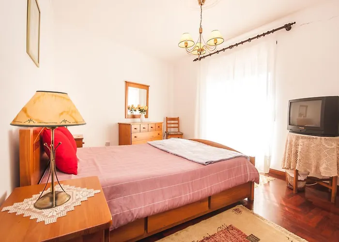 Rivers Nation Surf Camp לינה וארוחת בוקר *